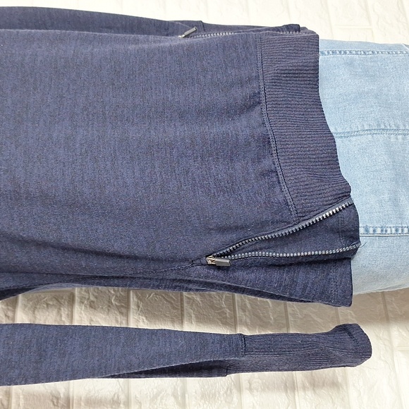 ACTIVE LIFE Navy Heathered Crew Neck Sweater with Side Zipper Details on Hem - Picture 3 of 9